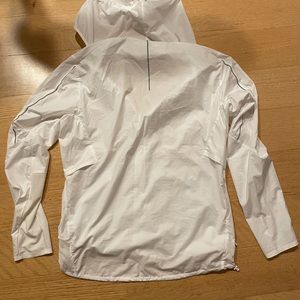 Lululemon wind breaker running jacket